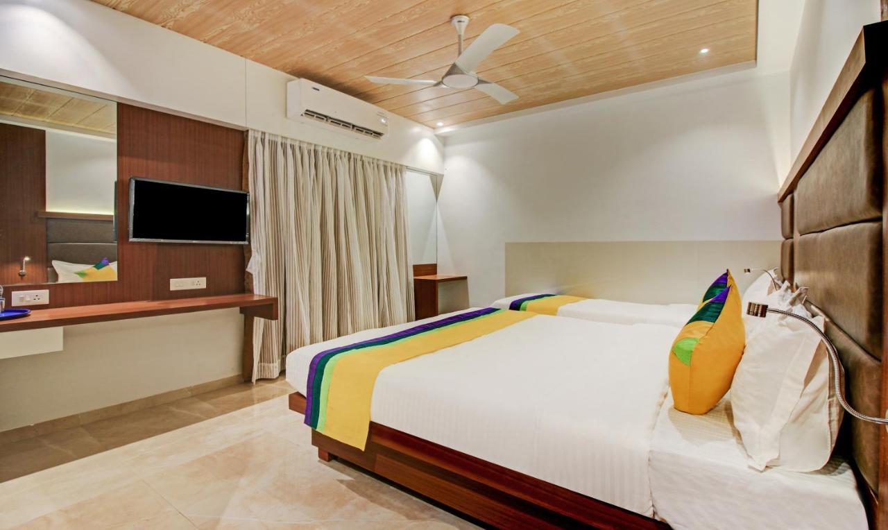 Hotel Aarush Inn Navi Mumbai Exterior photo