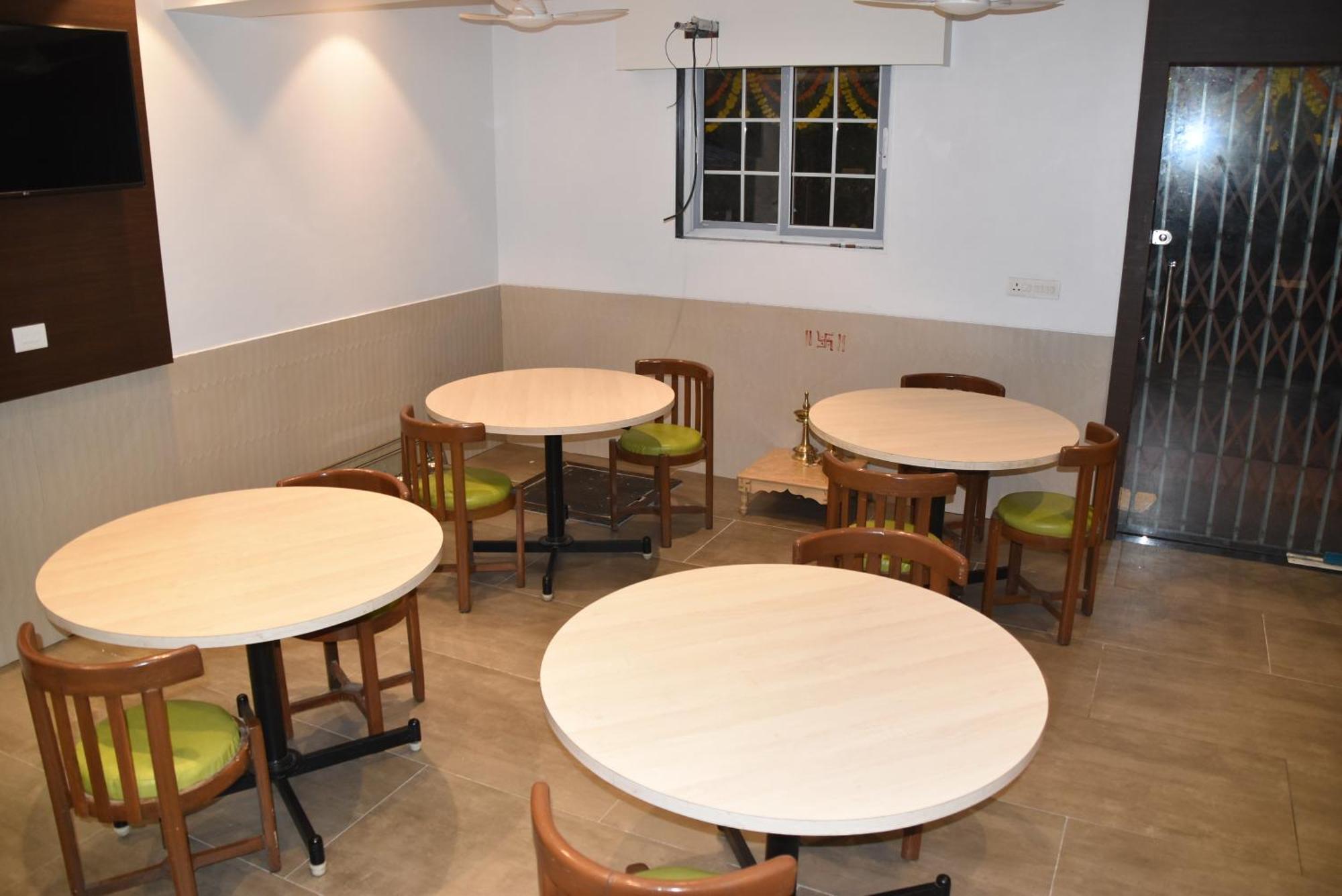 Hotel Aarush Inn Navi Mumbai Exterior photo