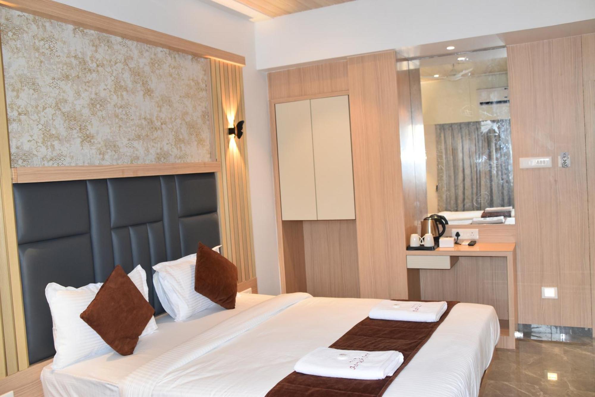 Hotel Aarush Inn Navi Mumbai Exterior photo